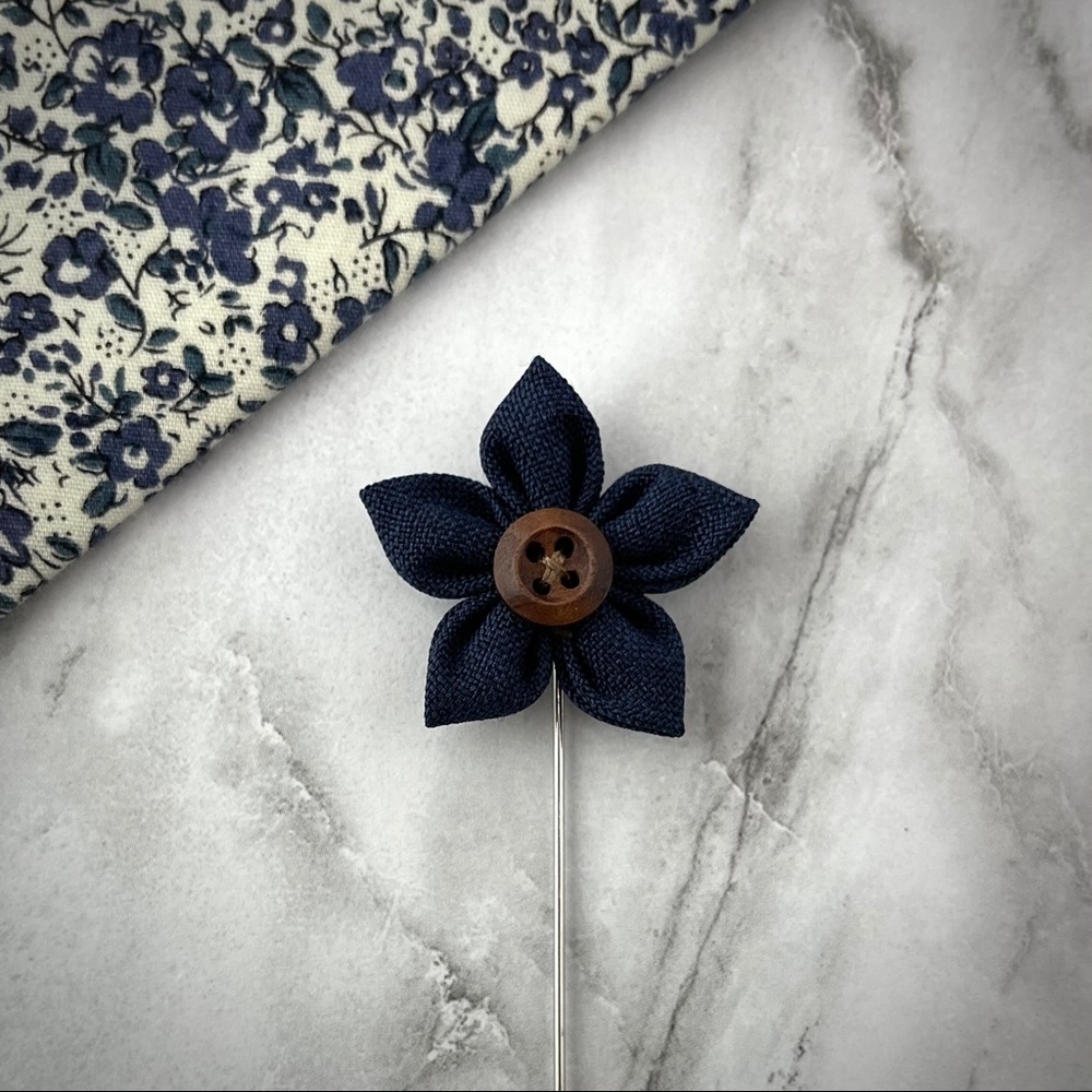 Men’s Ditsy Style Navy Floral Tie & Lapel Flower - Picture 2 of 2